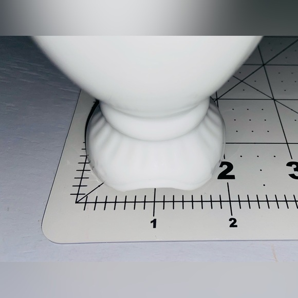 Pretty Bird Vase- Definitely Vintage, hand Painted Gold Gilding and Parakeet’s - Picture 15 of 16